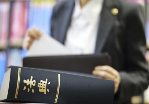 成都市婚外情调查：逾期提交证据会有什么后果